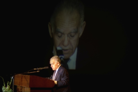 תמונת מופע: "שמיר&comma; בדרכו"